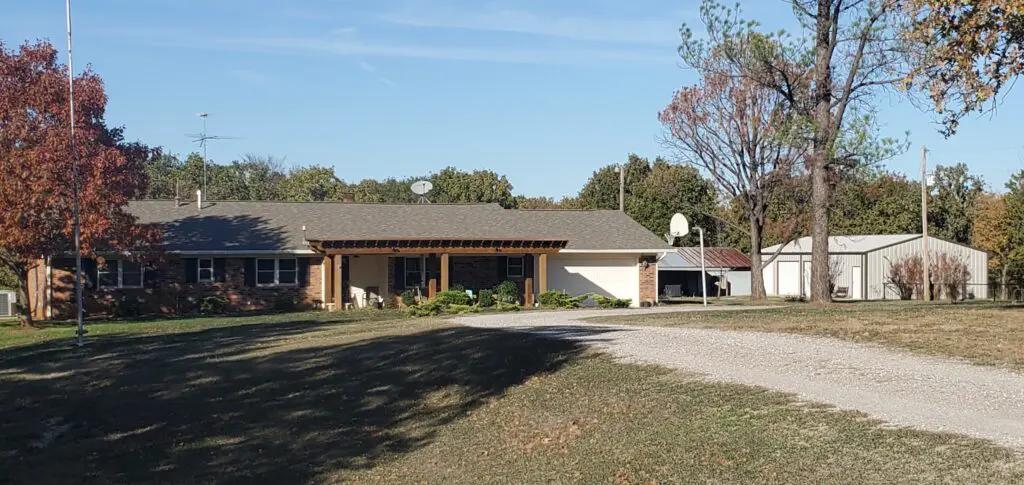 A view of the house on 20 acres at Home Gravin County